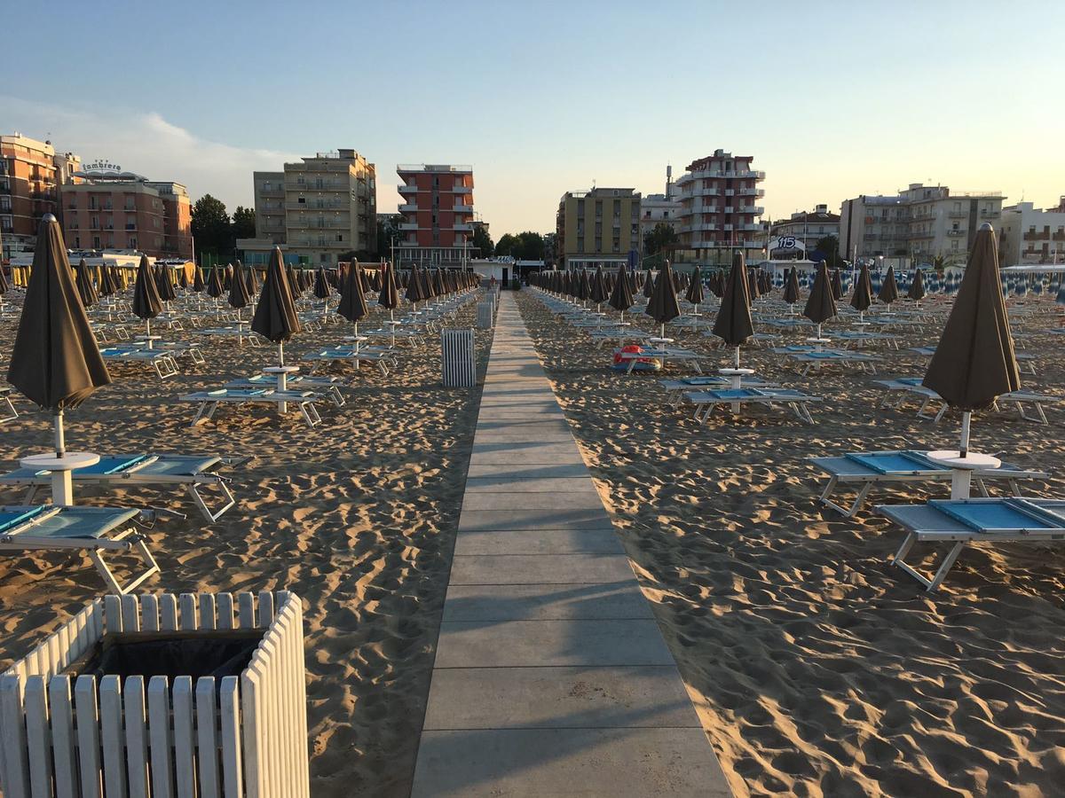 Hotel Rebola Rimini Exterior photo